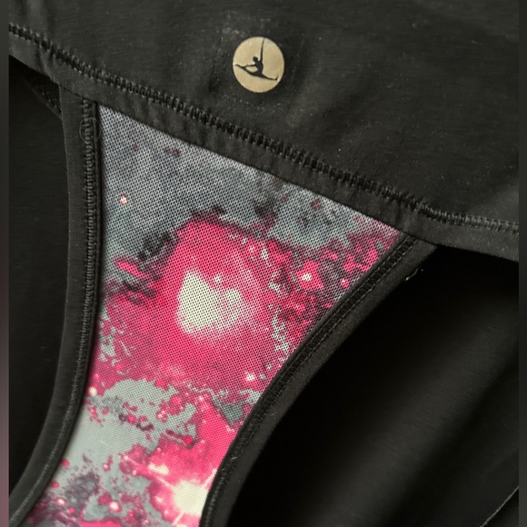 Black t-shirt with beautiful open back in a colourful soft mesh in L - Picture 5 of 5